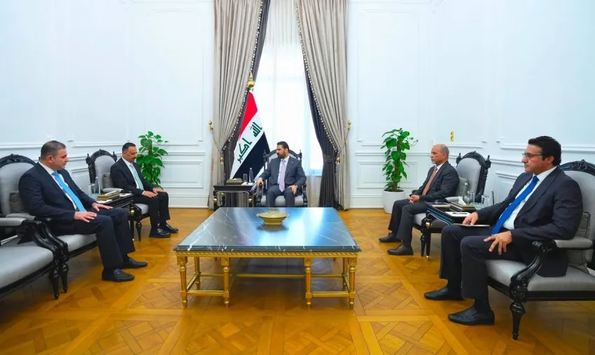 رئيس الوزراء ورئيس الوقف السني يؤكدان على تعزيز الوحدة الوطنية وترسيخ قيم الاعتدال