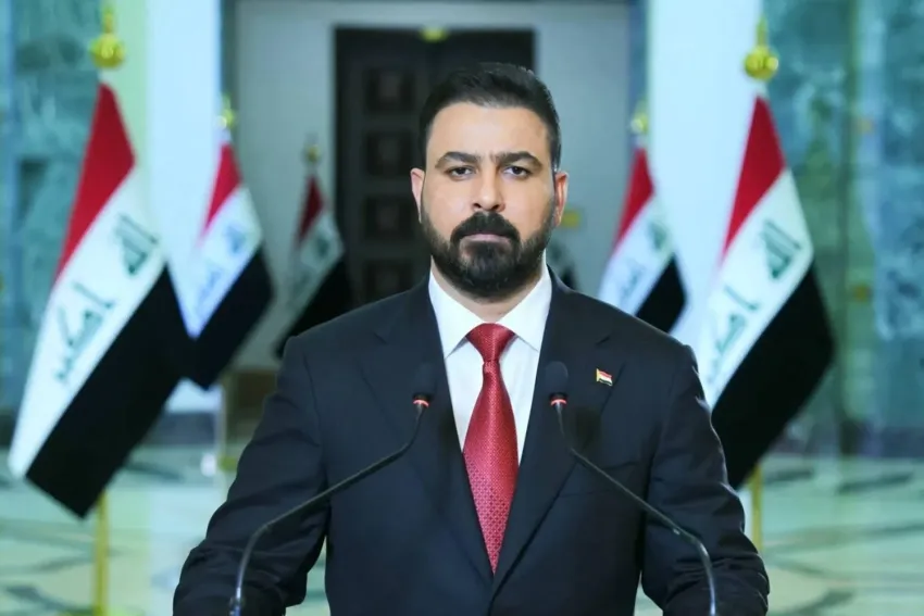 إعفاءات وسحب يد ومراجعة عقود.. ماذا يجري خلف أبواب وزارة الكهرباء؟