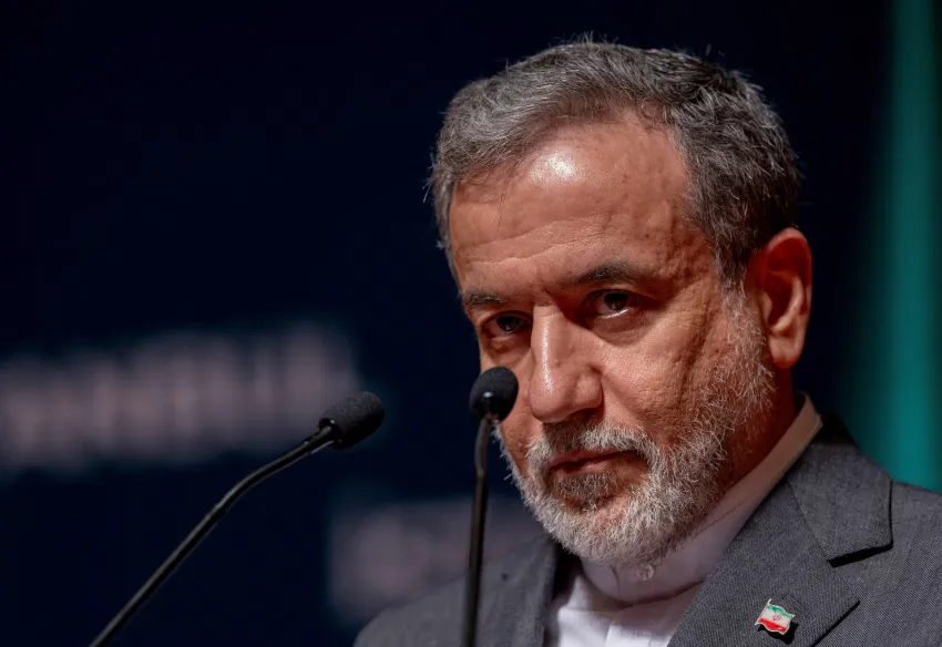 عراقجي: إذا مُنعت إيران من تصدير النفط فلن يتمكن أحد في المنطقة من تصديره