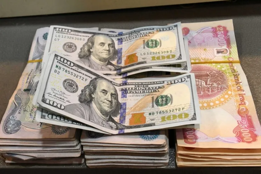 انخفاض أسعار صرف الدولار في بغداد وارتفاعها بأربيل والبصرة