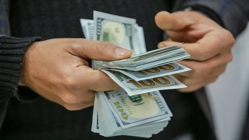الدولار يقفز مجددا لتفتح البورصة أبوابها بسعر ١٥٧٤٠٠